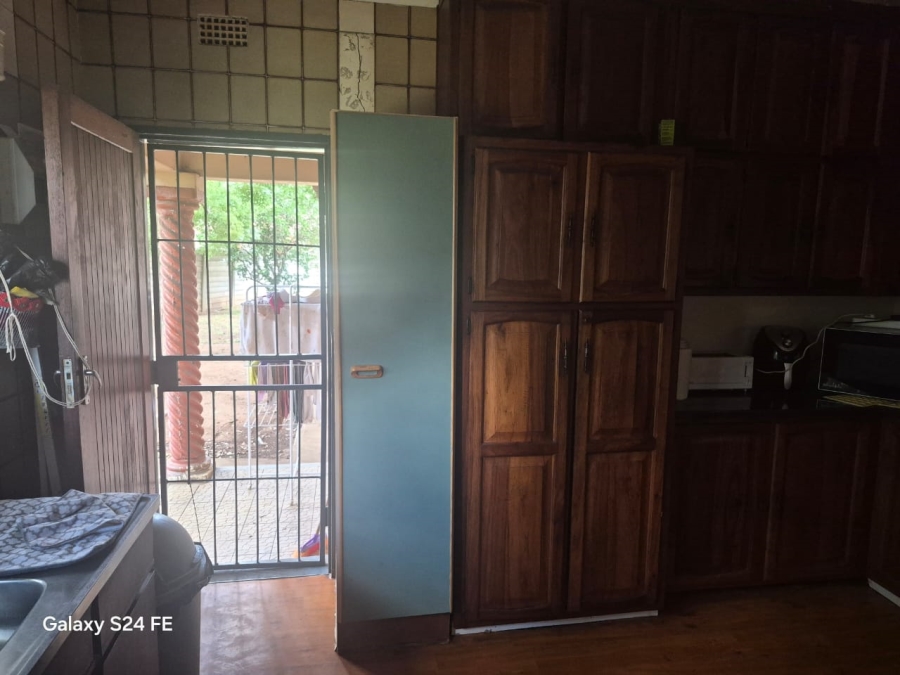 6 Bedroom Property for Sale in Rustenburg North North West